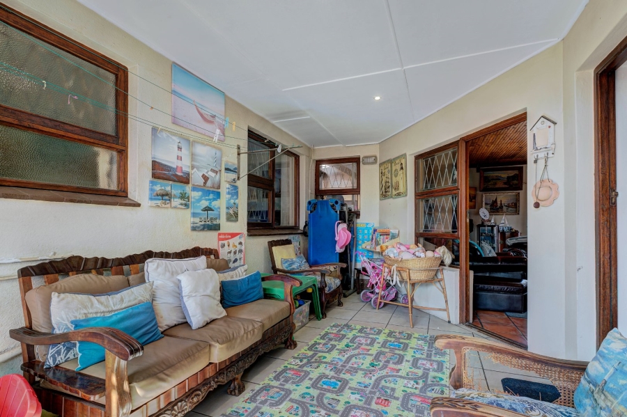 6 Bedroom Property for Sale in Bluewater Bay Eastern Cape